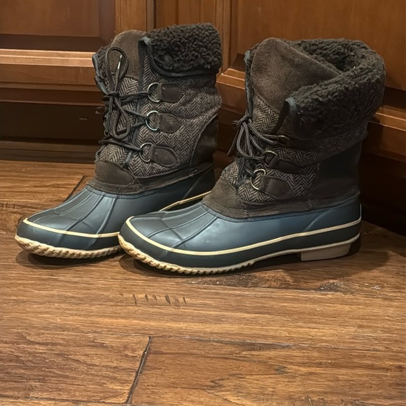 Size 10 Women's Brown Winter Boots - Picture 12 of 12